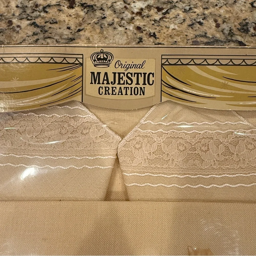 Vintage Majestic Creation Beige Lace Tablecloth Set